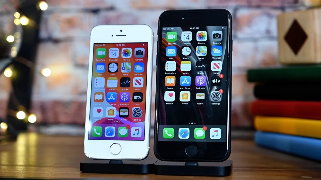 Почему айфон se. Айфон se 2016. Apple iphone se 2022 vs iphone 12 Mini. Iphone se 2020 vs iphone 5. Айфон 5 se 2016.