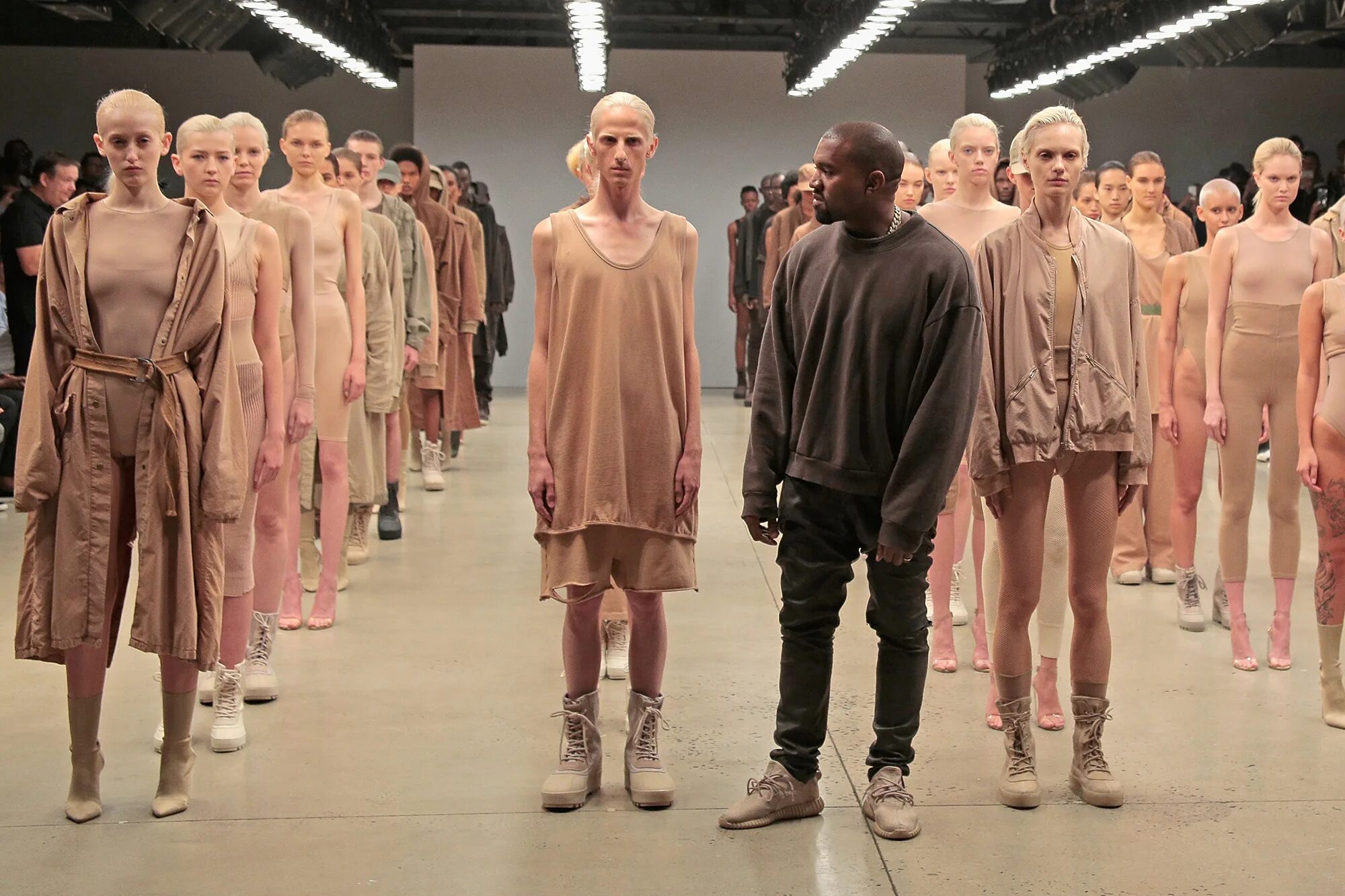 Кани Вест коллекция одежды. Одежда Yeezy Kanye West. Канье Уэст Yeezy.