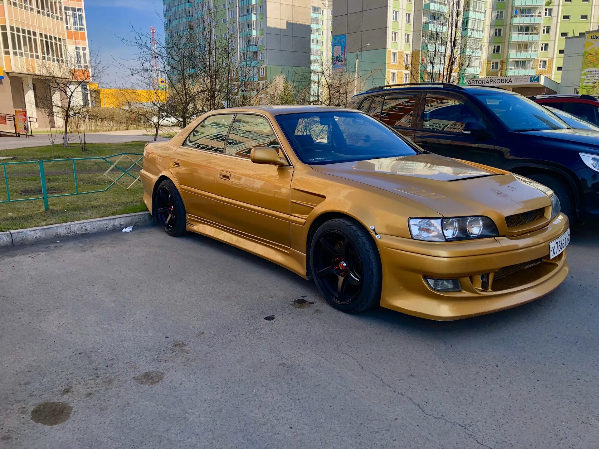 Продажа тойота чайзер. Чайзер 100. Toyota Chaser 100. Toyota Chaser золотистый. Тойота Чайзер 100 кузов.