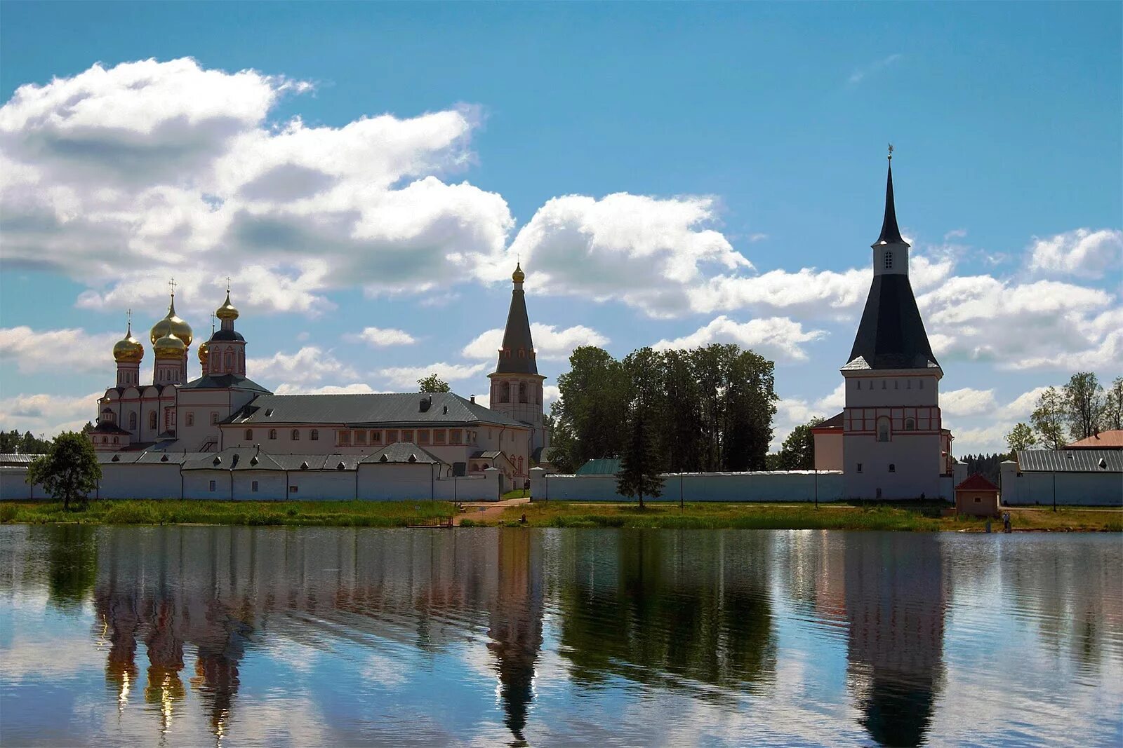 Великий новгород кремль летом. Великий новгород великий новгород. Старая русса вид сверху. Новгородский детинец великий новгород. Город старая русса новгородская область.