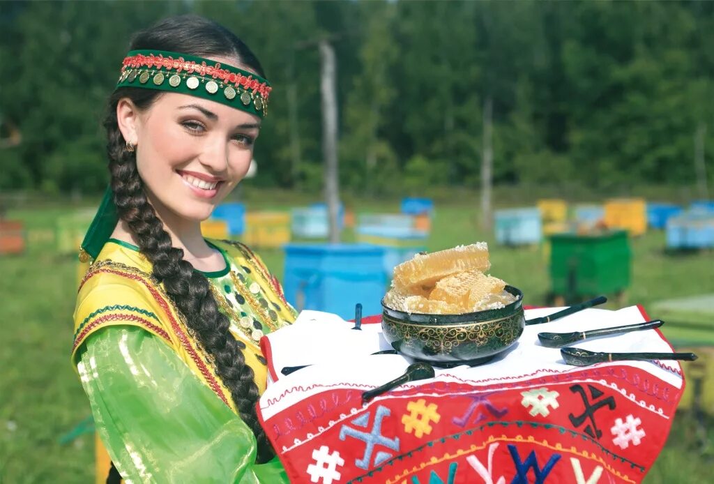 Башкиры республика. Башкиры каргатуй. башкортостан башкиры. татары в башкортостане. башкирка с чак чаком.
