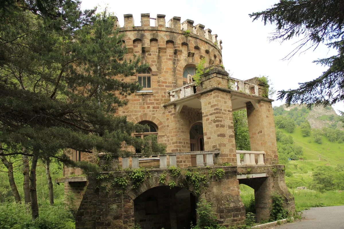 Нарзан кабардино балкария. Долина Нарзанов Кабардино-Балкария Кисловодск. Долина Нарзанов Кисловодск замок. Долина Нарзанов Кисловодск экскурсия. Нарзановая Долина в Кабардино Балкарии.