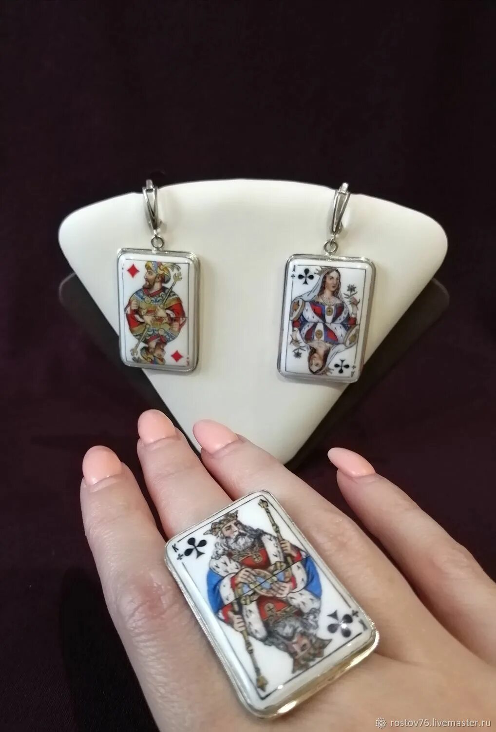 Карте украшения. Украшения бриллианты золото много. Визитки ювелирные украшения. Много ювелирных украшений. Ювелирные украшения.