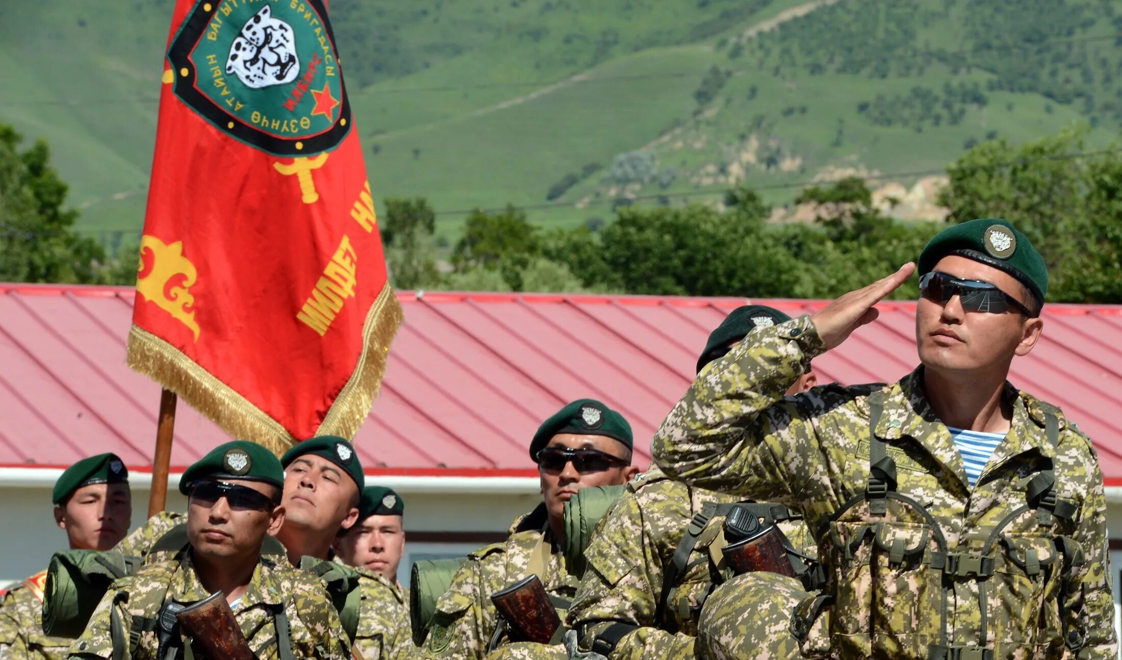 Вооруженные силы кыргызстана. Спецназ илбирс. Солдаты кыргызстана. Солдаты кыргызстана. Воендрес кыргыз.