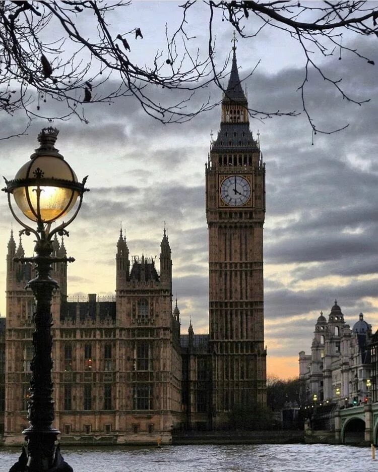 Биг Бен в Лондоне. Биг Бен в Англии Биг Бен в Англии. Big Ben в Лондоне. Бэкбэн. Лондон день и время