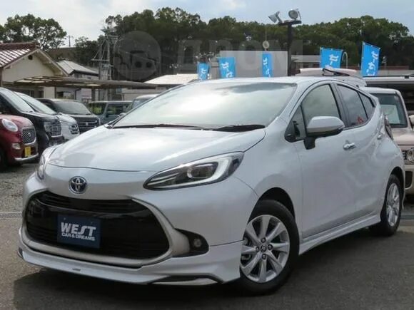 Toyota aqua gr sport. Toyota aqua 2023. Тойота аква гибрид 2020. Аква 2023. Toyota aqua 2021.