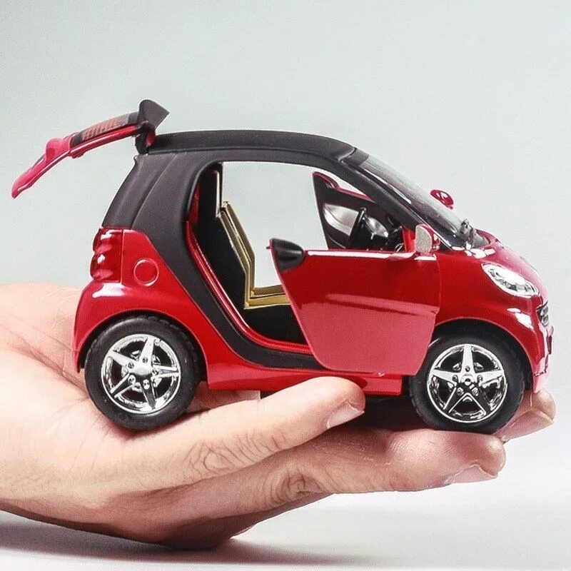 Маленькие машинки бесплатные. Smart Fortwo Toy. Smart Fortwo игрушка модель. Модель Smart Fortwo игрушка 453. Машинка игрушечная Мерседес смарт.
