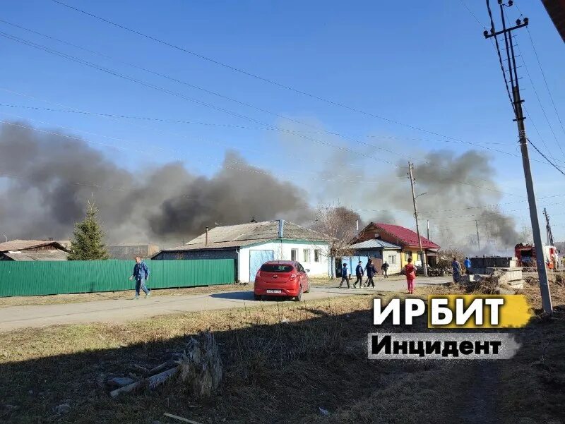 Советская ул 94 ирбит улица. Машина улетела под теплотрассу на студенческой благовещенск. Инцидент ирбит. Типичный брянск дтп сегодня 29. Пожар на заводе.