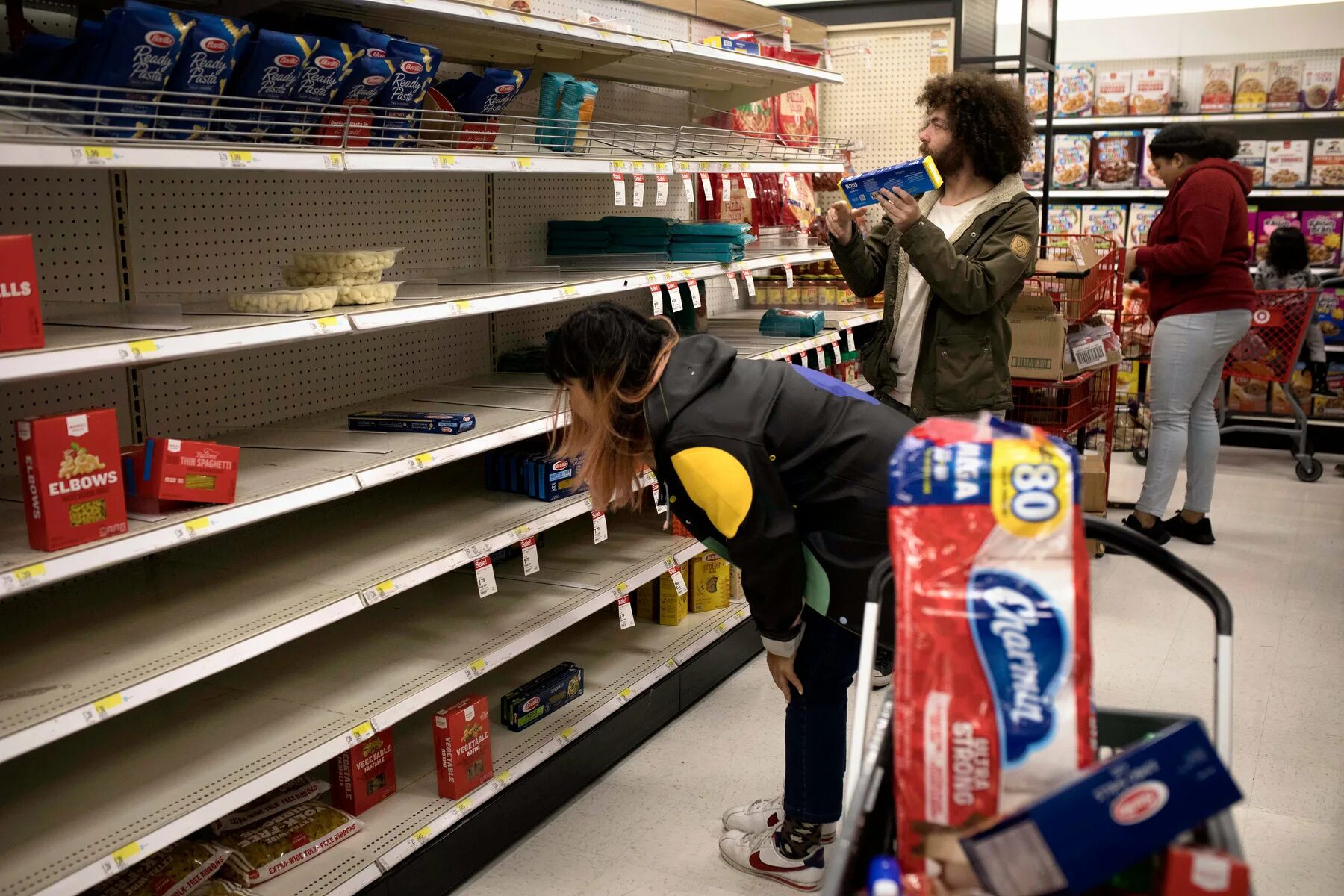 Empty Store Shelves. Shelves in the Store. Empty Shelves in USA grocery Stores. Empty supermarket Shelves. Ждать голода