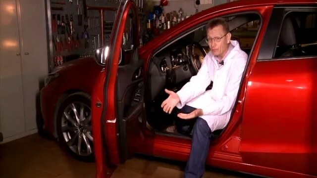 Махинаторы майк брюер эд чайна. Видео передача машина. Видео передача машина. Ведущий передачи минтранс. Первая передача в машине фото как выглядит.