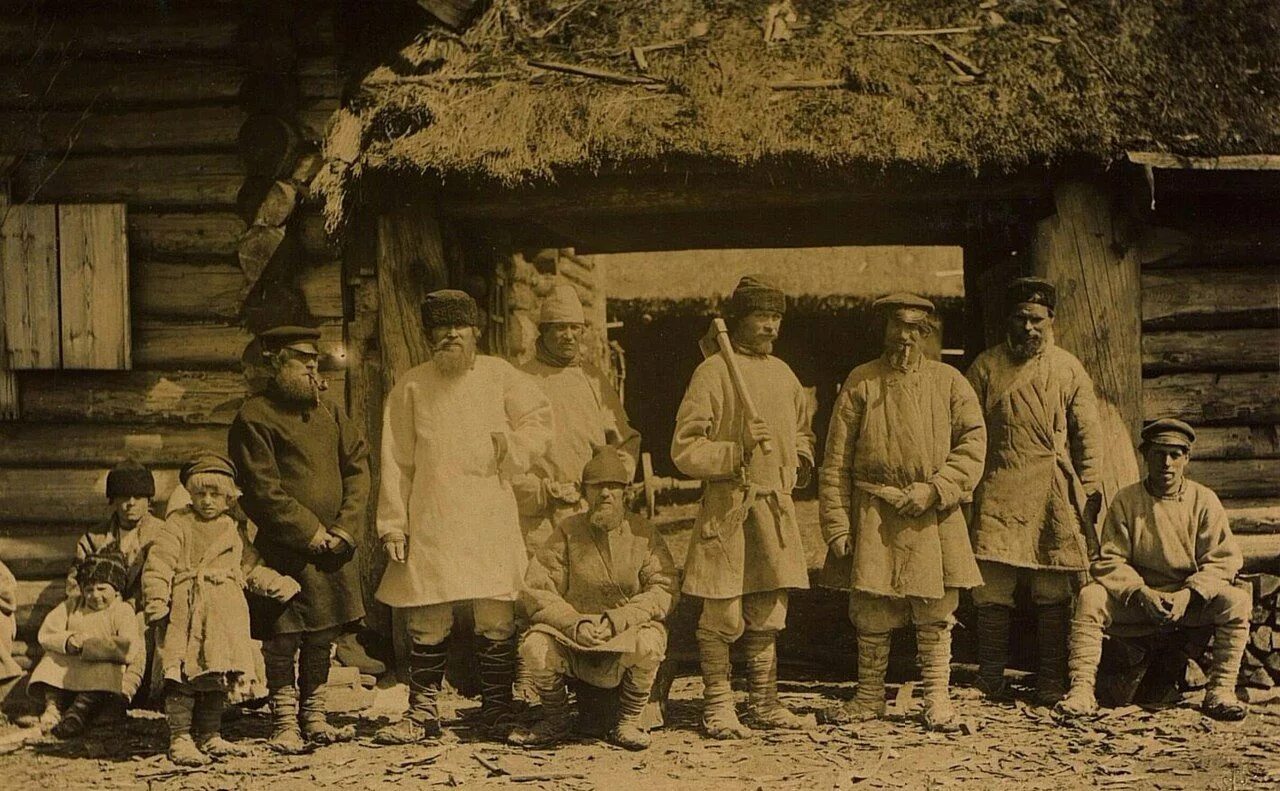 крестьянский обед в поле. пензенская губерния 19 век. кузнецк саратовской губернии. уезда сюжет. нижний новгород крестьяне 19 века.