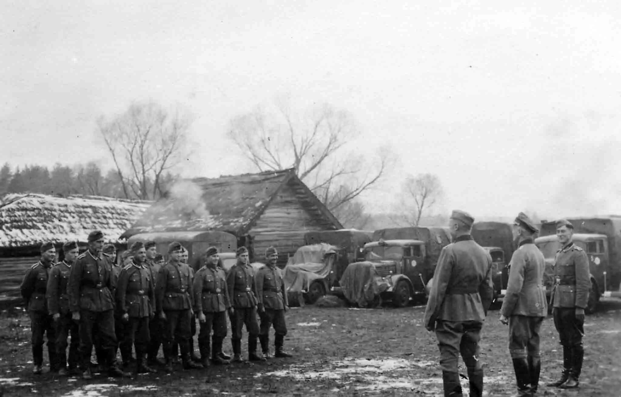 Оккупированная деревня Партизаны 1941. Немцы деревня бой ВОВ. Оккупированная Белоруссия 1941. Деревни Курской области в 1941г.. Фашистская деревня