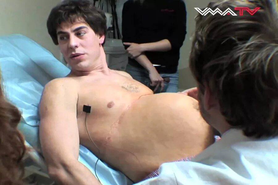 Дмитрий дюжев беременный фильм. Где парень беременный. Беременных мальчиков. Беременные мужчины. Дюжев беременный.