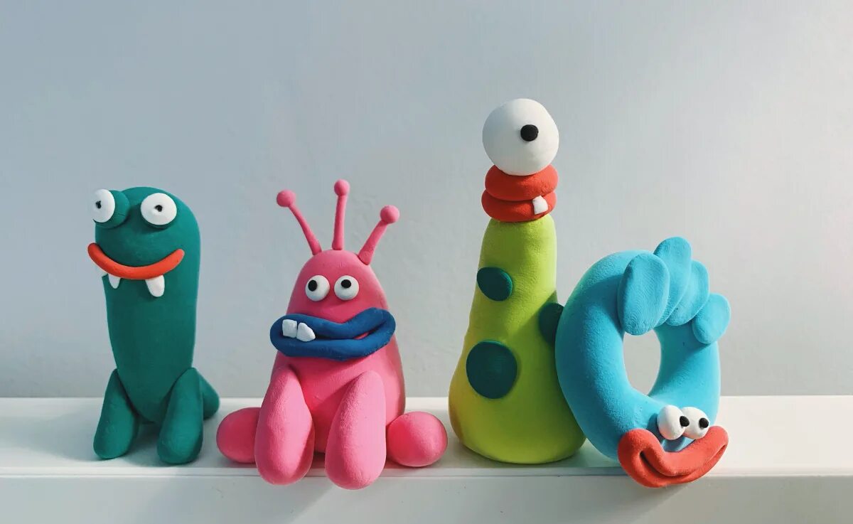 лепим человека из пластилина. фигурки из пластилина для детей. пластилиновые бои человечков. пластилиновый мир. фигурки из пластилина для детей.