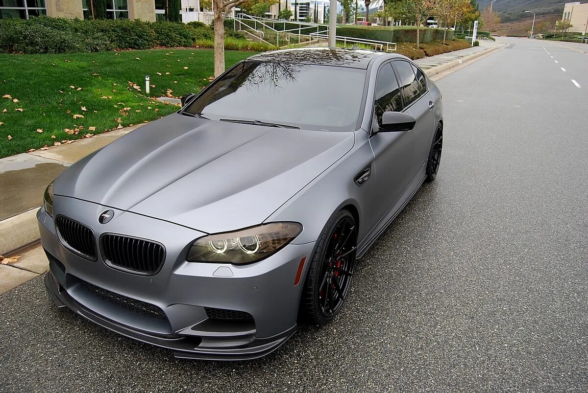 Bmw e90 металлик. Bmw z4 tuning. Цвет спейс грей на машину. Темно серебристая машина. Бентли континенталь gt матовый.
