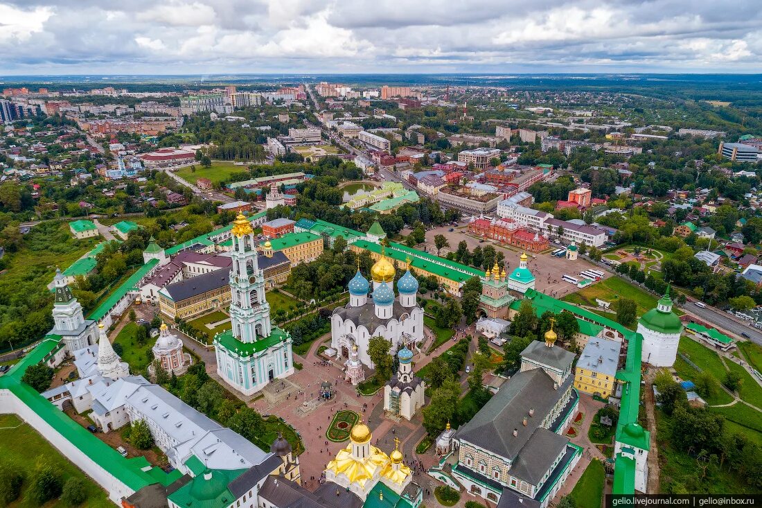 Сергиев Посад Троице-Сергиева Лавра с высоты. Сергиев Посад Лавра с высоты птичьего полета. Сергиев Посад город с высоты птичьего полета. Сергиев Посад Московской области город вид сверху.