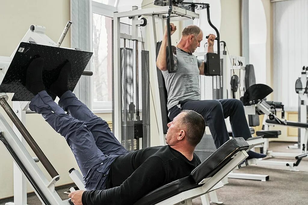 Люди в санатории. Путёвка в санаторий для пенсионеров. Санаторий магадан сочи. Санаторий для престарелых крым. Льготные санатории для пенсионеров.