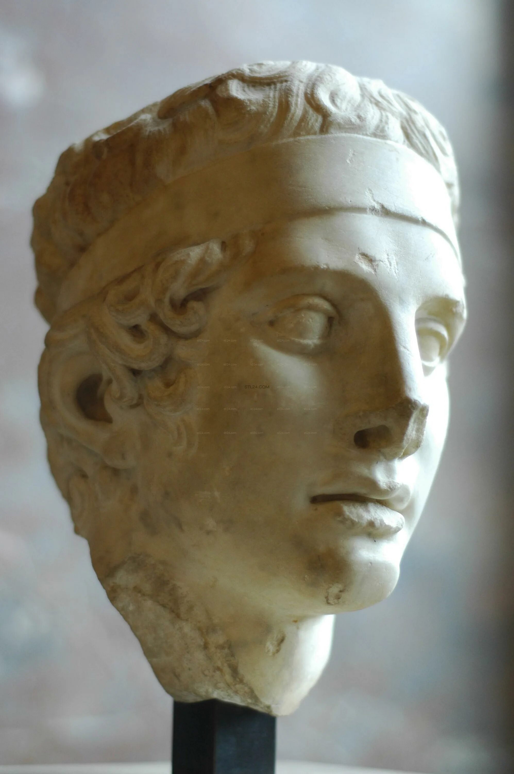 Голова на греческом. Статуя Диадумена. Скульптуры греческий Диадумен голова. Древняя Греция скульптура Диадумен. Диадумен гипсовая голова.