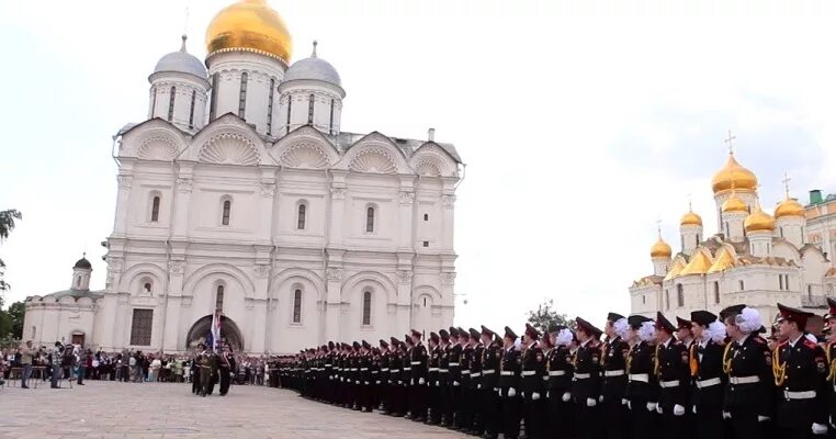 Сегодня кадеты на соборной площади. Кадетская школа кремля. Присяга на соборной площади в москве. Присяга президентского полка 2023. Присяга в кремле.