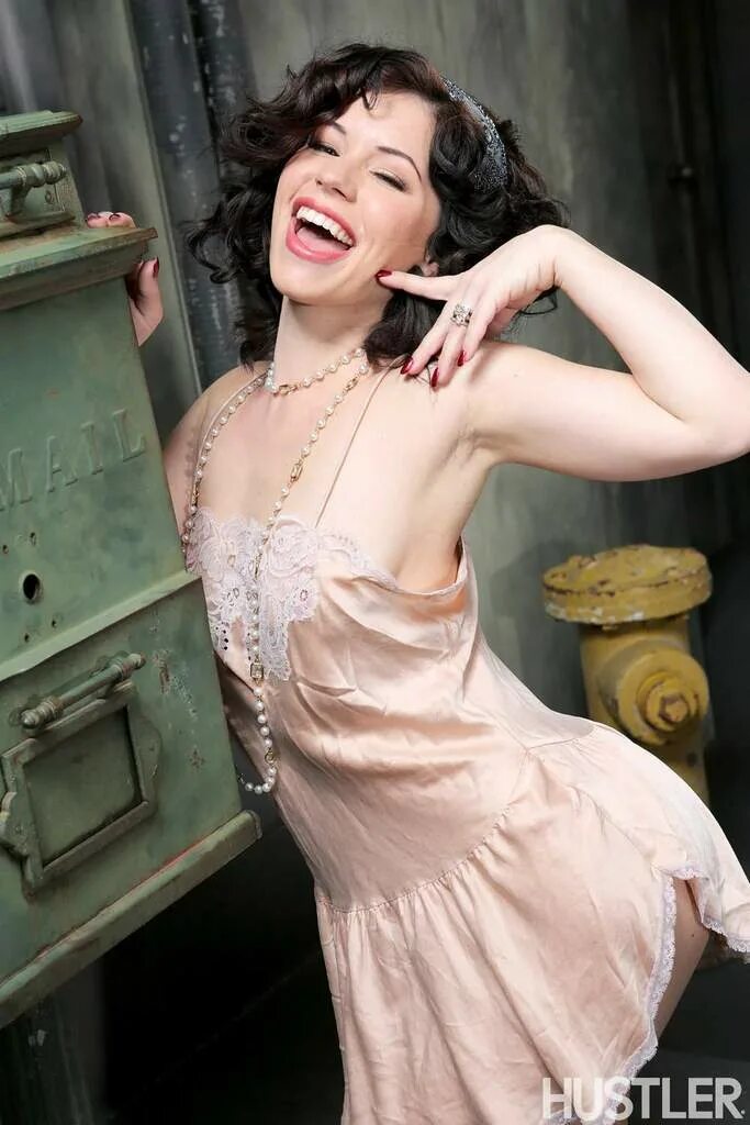 Belle noir muse. Belle noire актриса. Belle noir. Belle noire платьях. Элла балинска ella balinska.