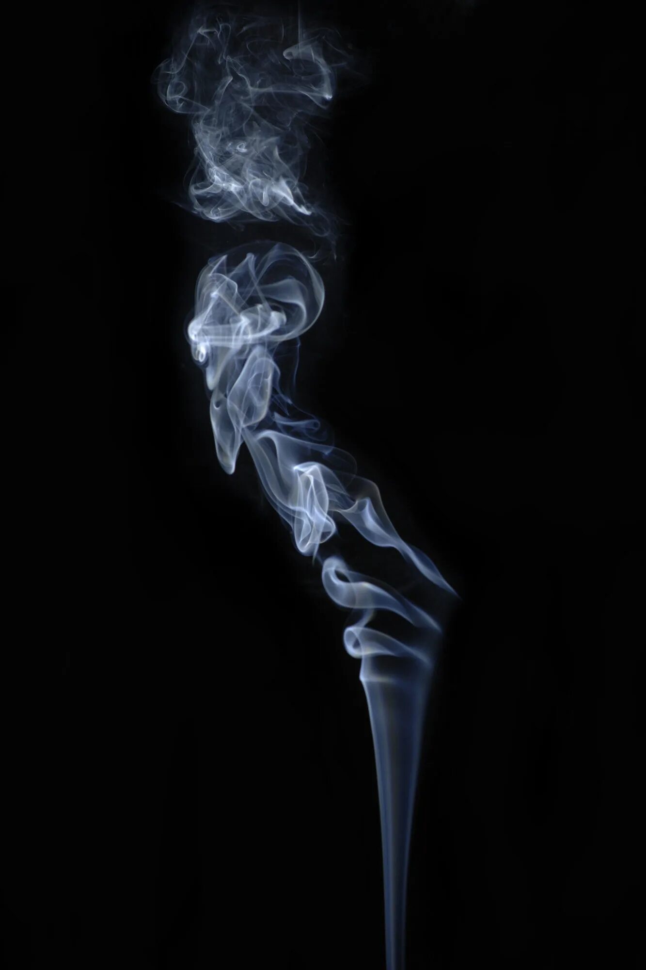 Сигаретный дым. Дым от сигарет. Дымок от сигареты. Фигуры из дыма. Сигаретный дым дорогой