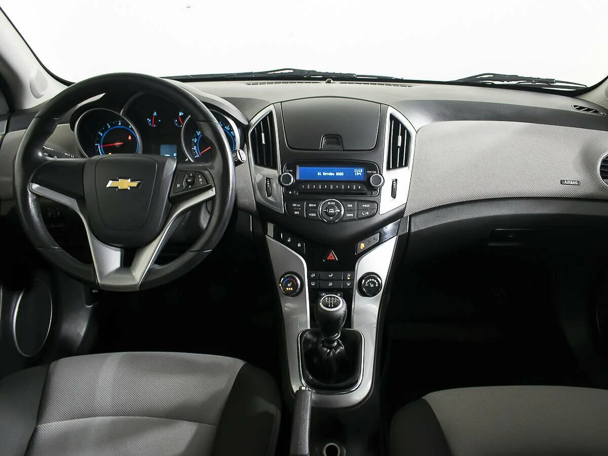 Круз 1.8 механика купить. Chevrolet Cruze 2013. Chevrolet Cruze 2010 салон. Шевроле Круз 2013 1.6 механика. Chevrolet Cruze 2013 салон.