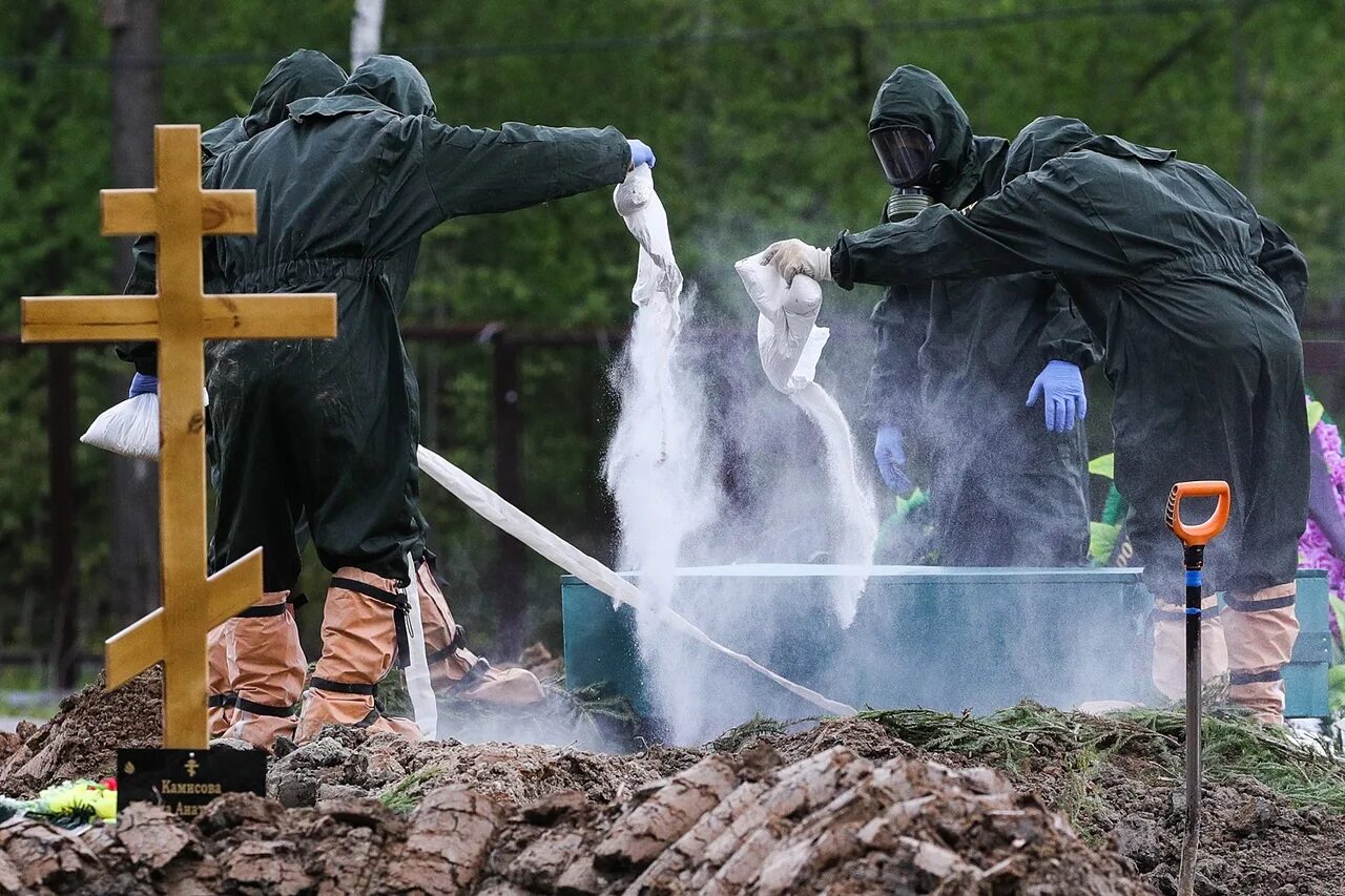 Кладбище коронавирусных в России. Смерть загородного