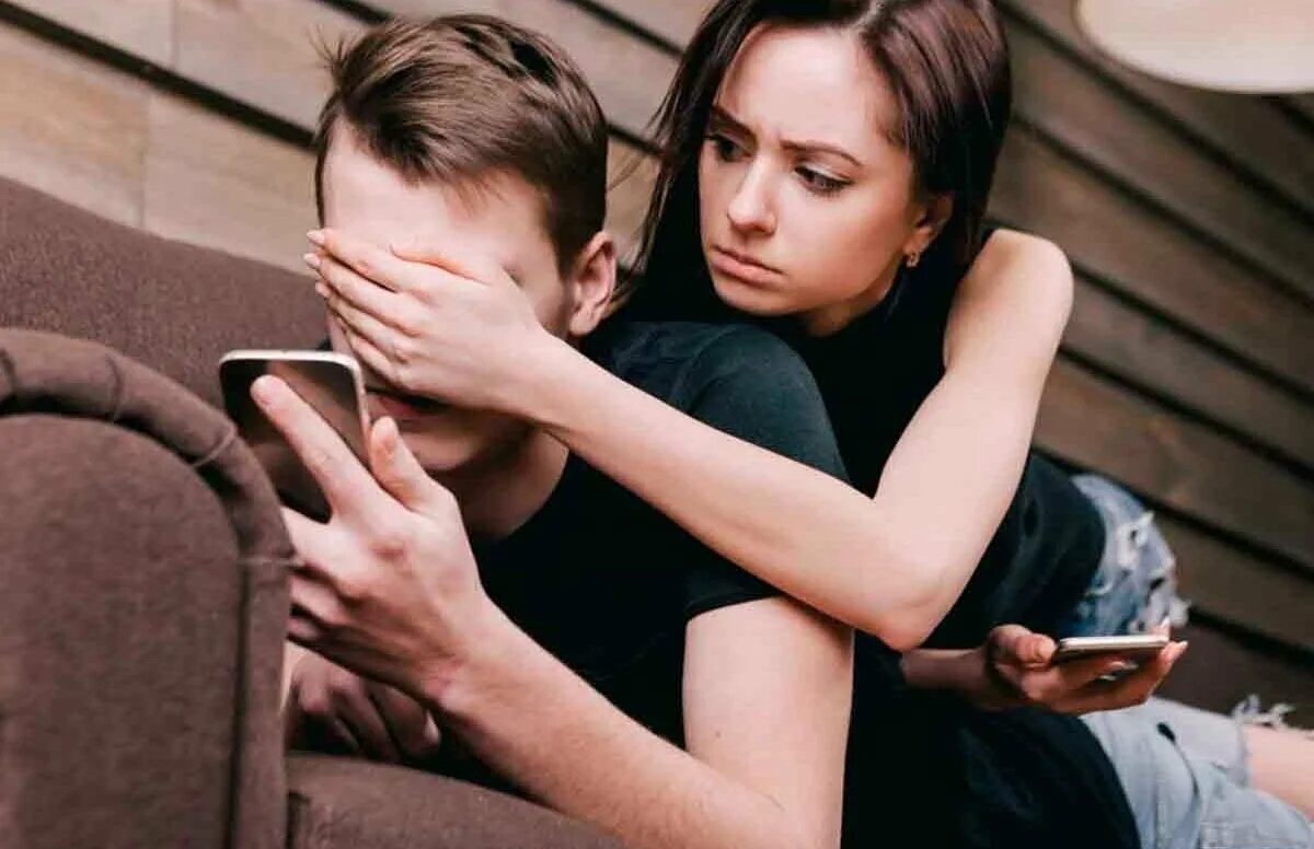 Снял измену девушки