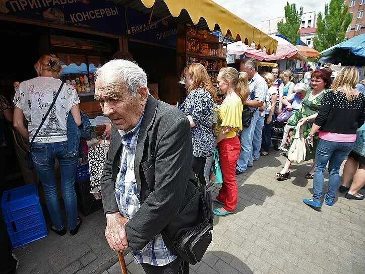 Работающие пенсионеры. Вечер для пенсионеров Луганск. Пенсия в Украине. Пенсия в Украине в 2022.