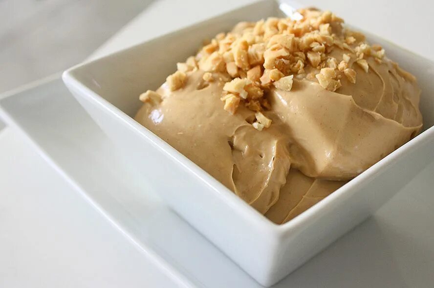 Крем с арахисом. Peanut Butter Mousse. Арахисовый мусс. Мусс с арахисом. Десерты с миндальной пастой.