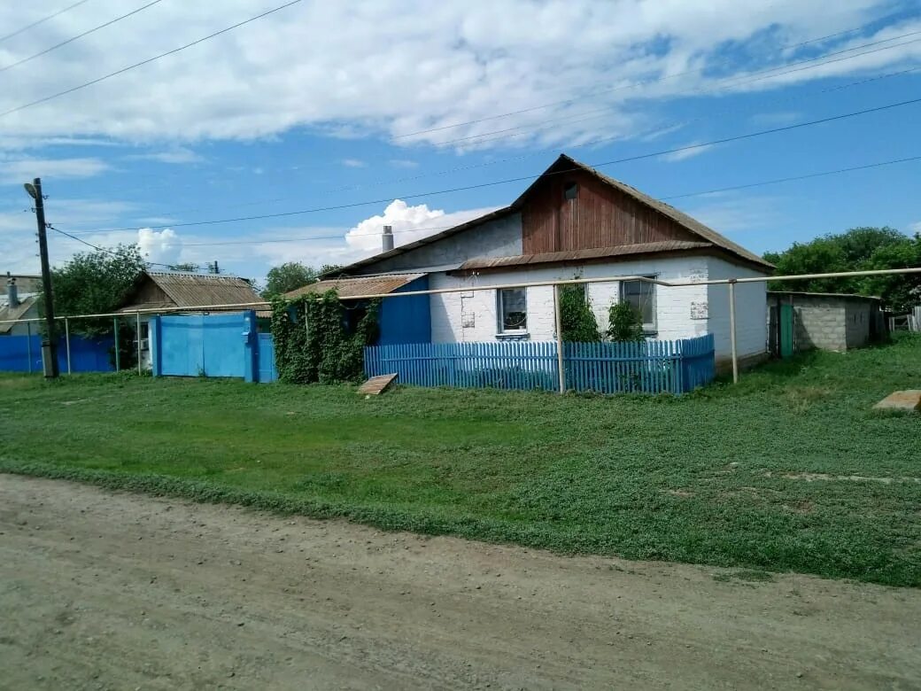 Погода волгоградская область старополтавский район село. Село Гмелинка Волгоградской области. Село Гмелинка Старополтавского района Волгоградской области. Дома в Гмелинке. Кафе прохлада Гмелинка Старополтавский район.