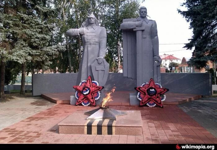 Памятники тимашевск. Мемориальный комплекс Тимашевск. Достопримечательности Тимашевска вечный огонь. Вечный огонь в городе Тимашевске. Город Тимашевск Краснодарский край мемориал.