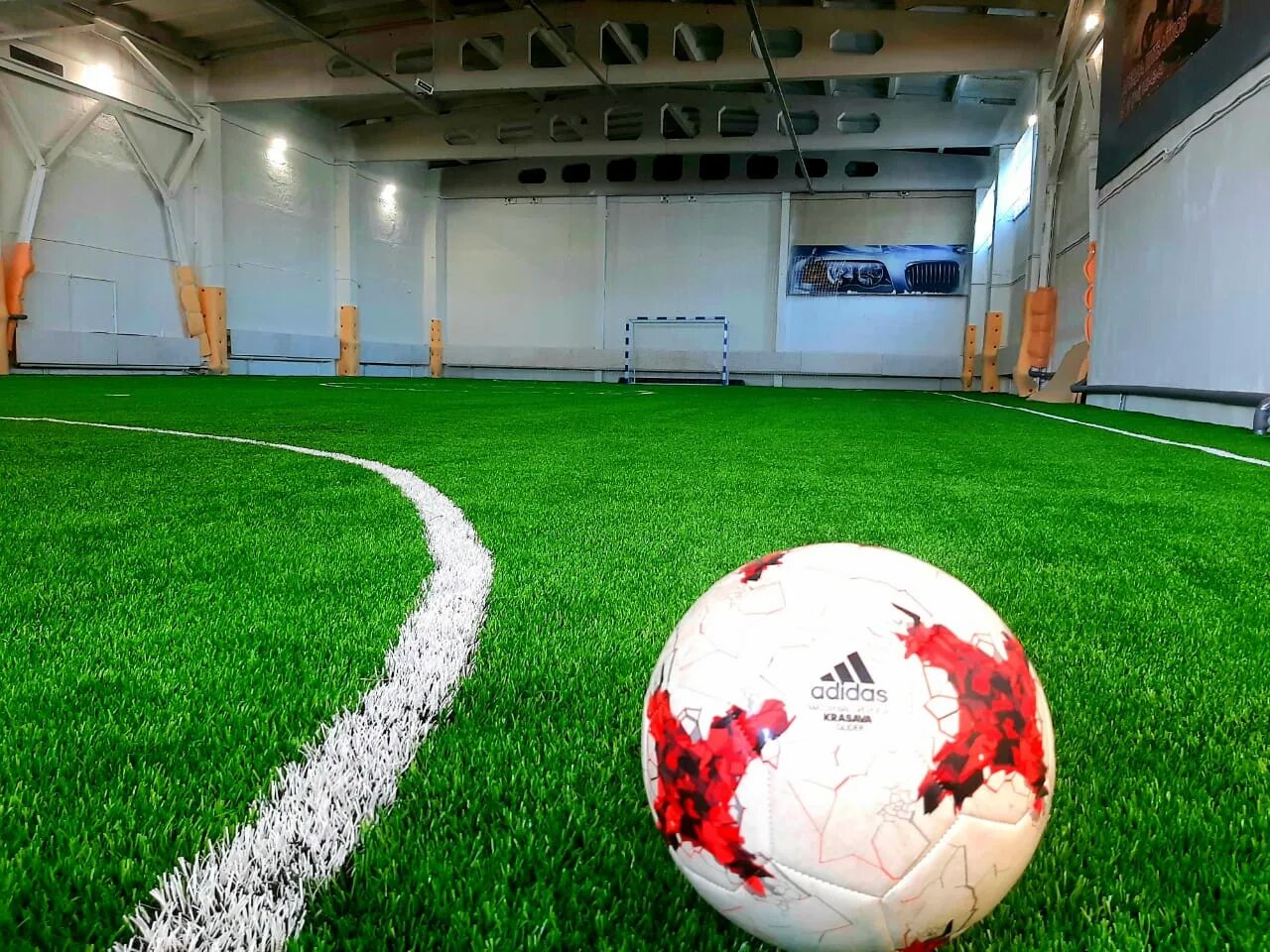 Легкоатлетический манеж новогорск. Манеж удгу. Спортивный манеж мгсу. Легкоатлетический манеж мгсу площадь. Легкоатлетический манеж инженерная 5.