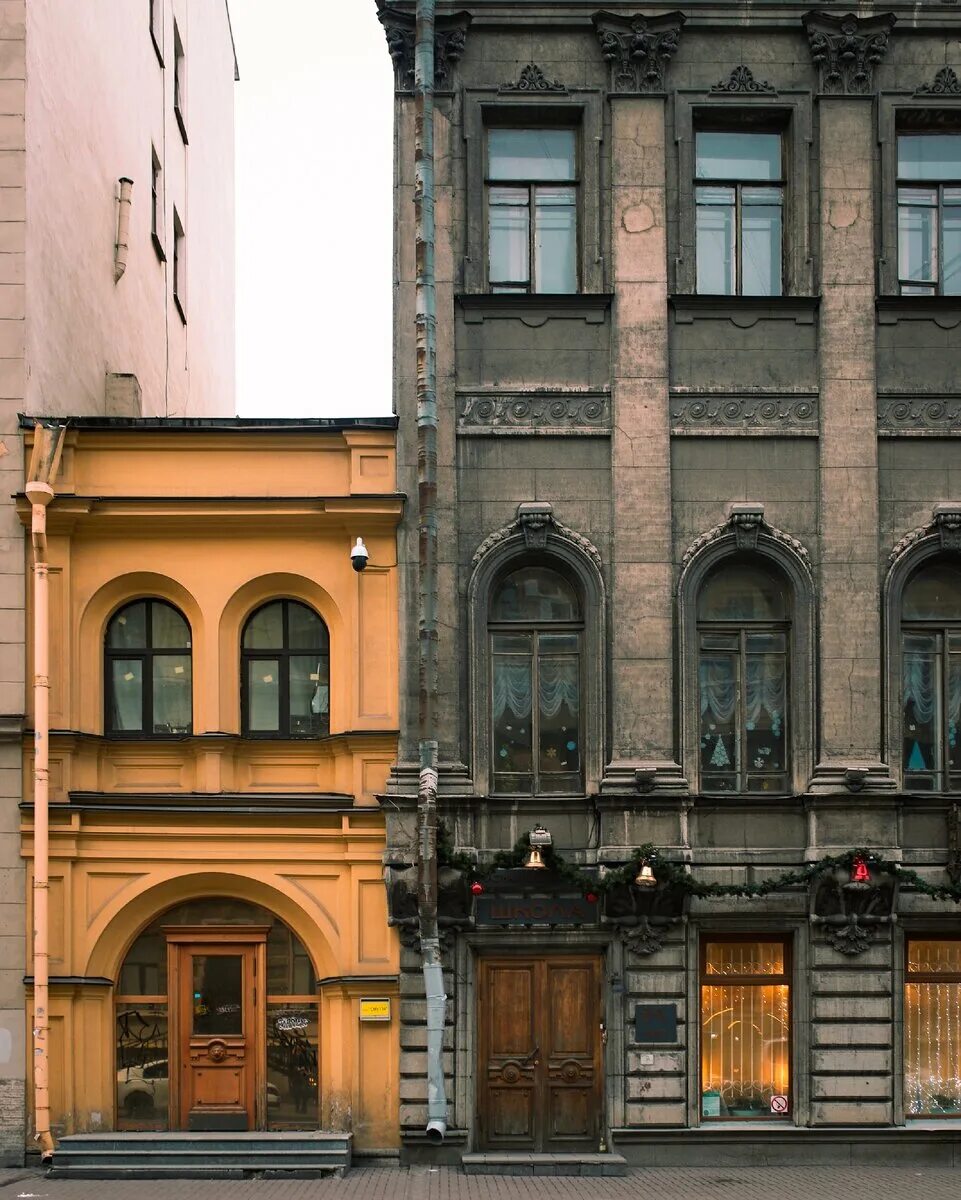 Маленький дом в спб. Гагаринская улица 3 санкт-петербург. Кирочная 24. Жёлтый дом на гагаринской санкт-петербург. Улица белинского санкт-петербург.