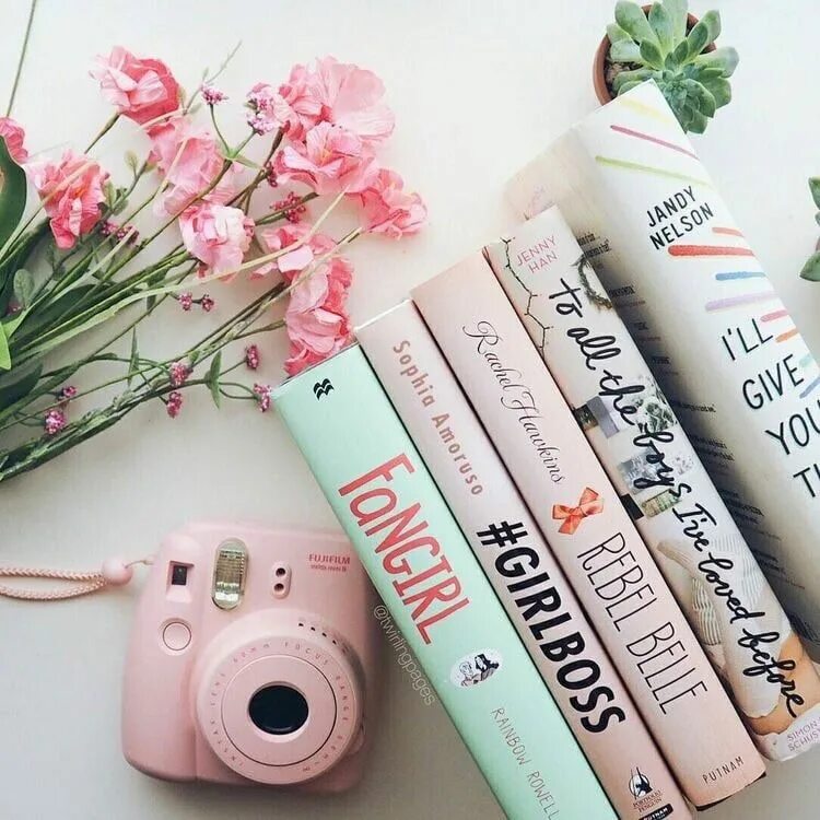 Подборка книг для лета. Книги эстетика. эстетика книг и цветов. книги в пастельных тонах. розовые книги эстетика.