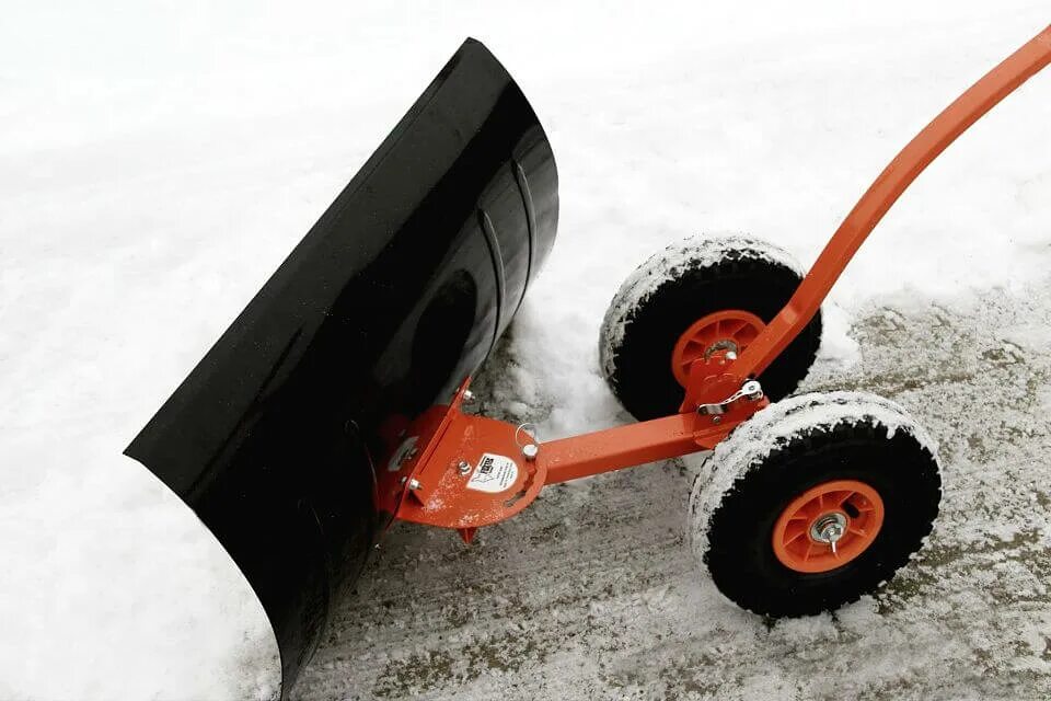 Уборка снега мотоблоком купить. Снегоуборщик ручной DDE sth620 отвал поворотный на колесах (захват 62/40 см). Скрепер для снега al-ko 160180. Karcher MC 50 отвал для снега. Лопата скрепер для снега 620 мм х 1350 мм.