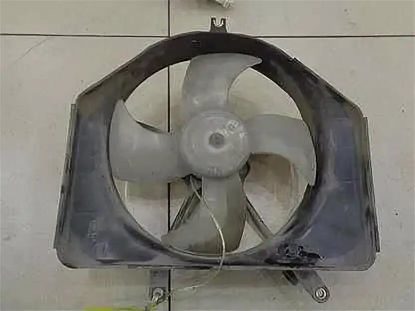 Купить вентилятор хонда. 19015-PWA-901. Вентилятор охлаждения радиатора Хонда. Диффузор вентилятора Хонда фит. Радиатор на Хонда фит 2001.