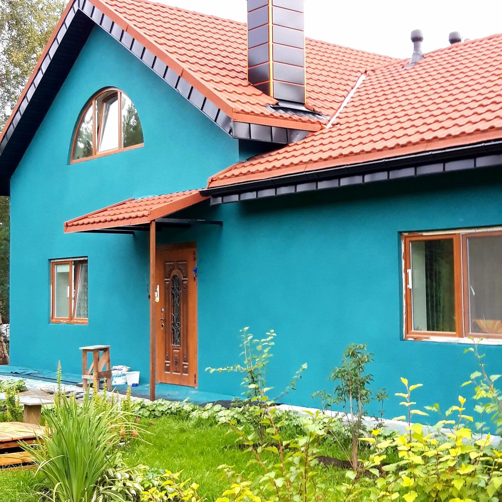 Краска для фасада деревянного дома. Сертантид лэндмарк. Жидкая пробка для фасада. Чем покрыть фасад. Дом из бруса крашенный.