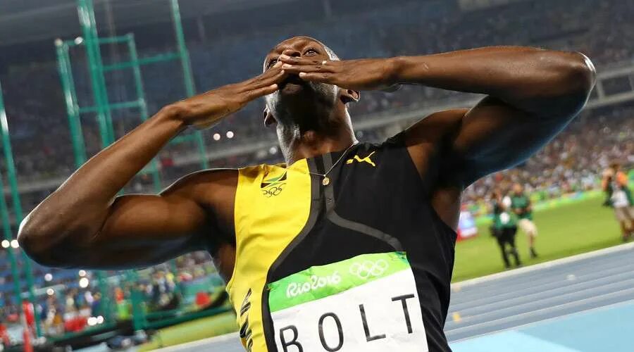 10 км мужчины бег. Usain Bolt. Усейн болт спина. Усейн болт 9.58 футболе. Usain Bolt сколиоз.