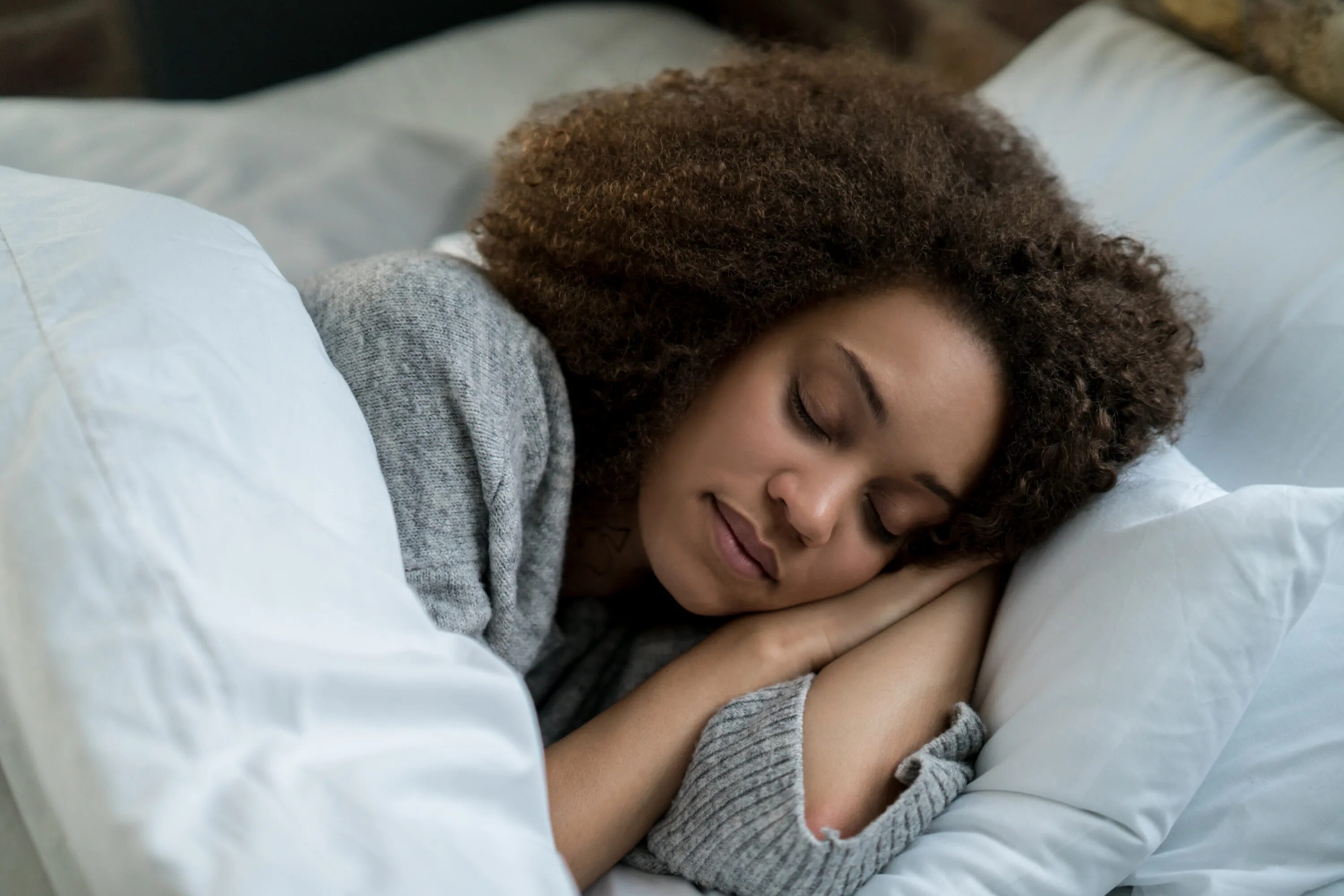 Going sleeping. Сон женщины. Качественный сон. Хороших снов. Приснились негры красивые сон.