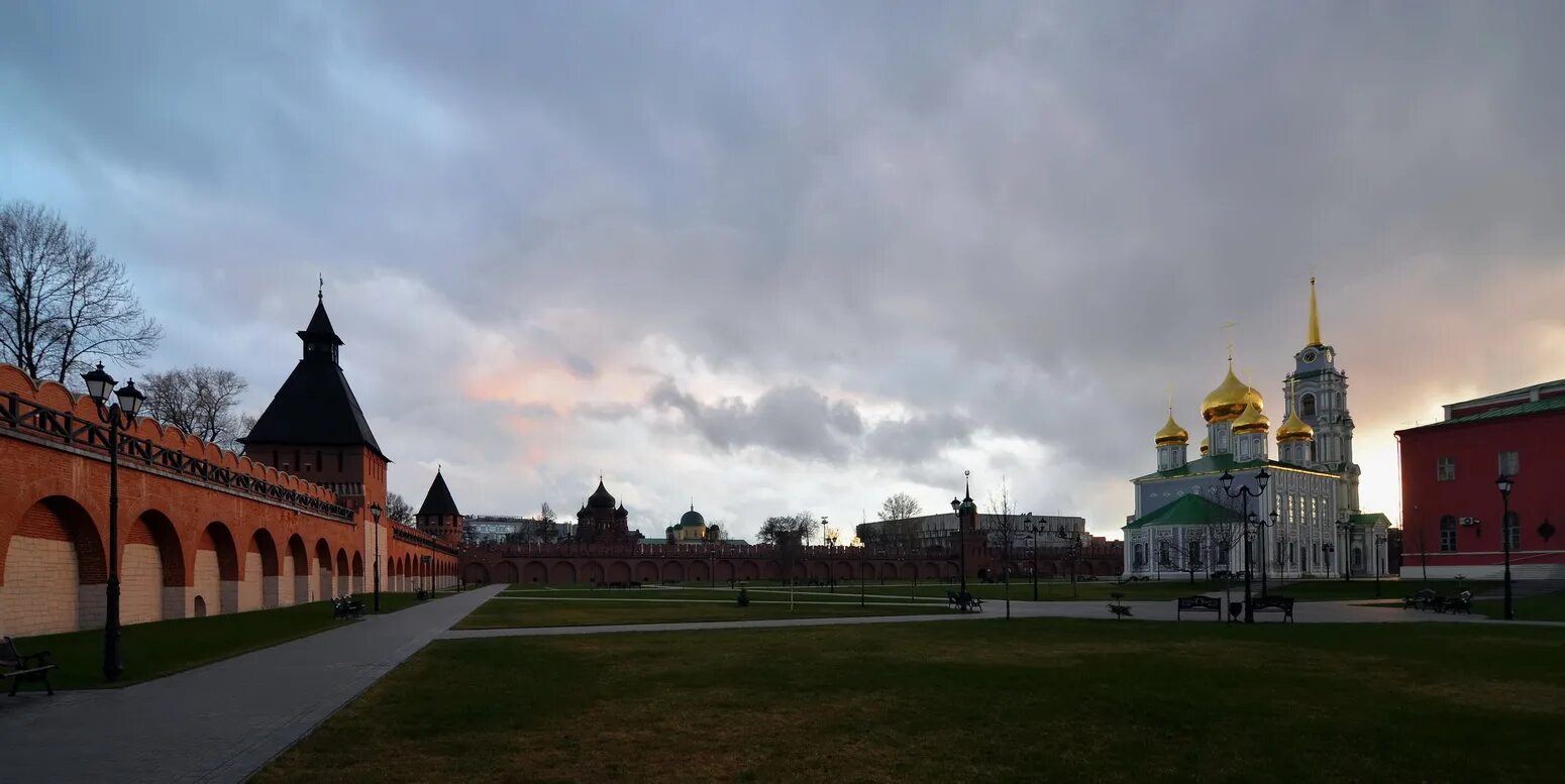 Кремлевский тула. Тульский Кремль. Тульский Кремль набережная. Тула Кремль панорама. Тульский Кремль осень.