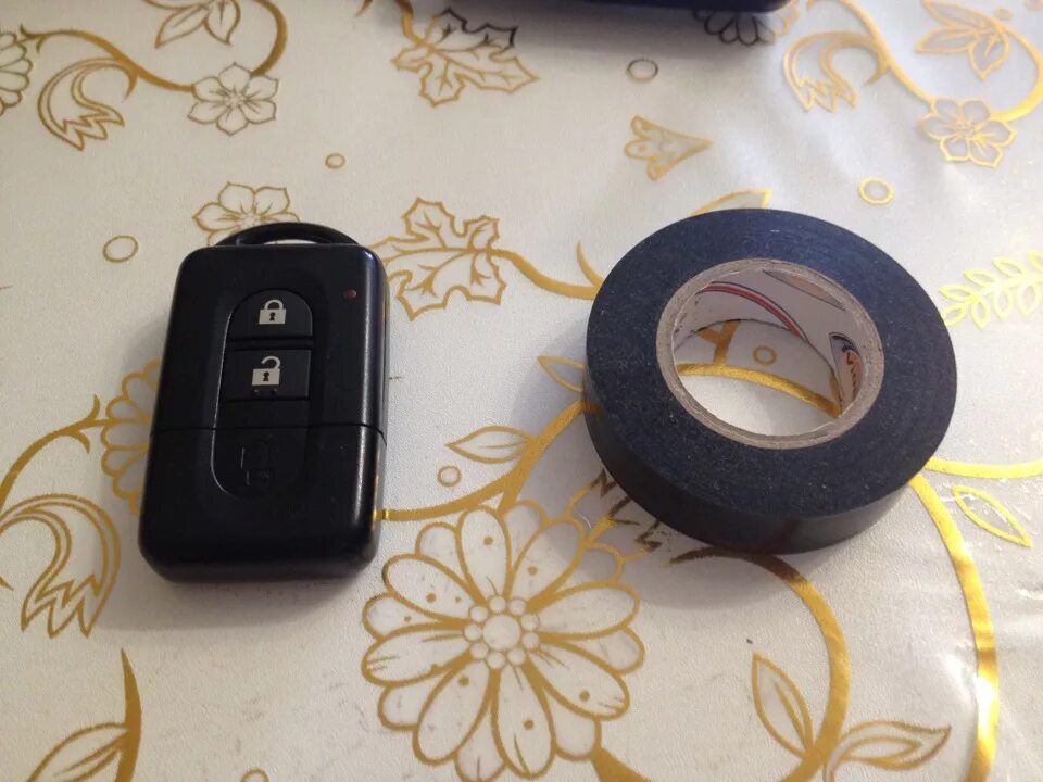 Поменять батарейку ниссан тиида. Батарейка в ключ ниссан ноут е11. Поменять батарейку ниссан тиида. 6 в ключ. Батарейки для сигналки nissan tiida.