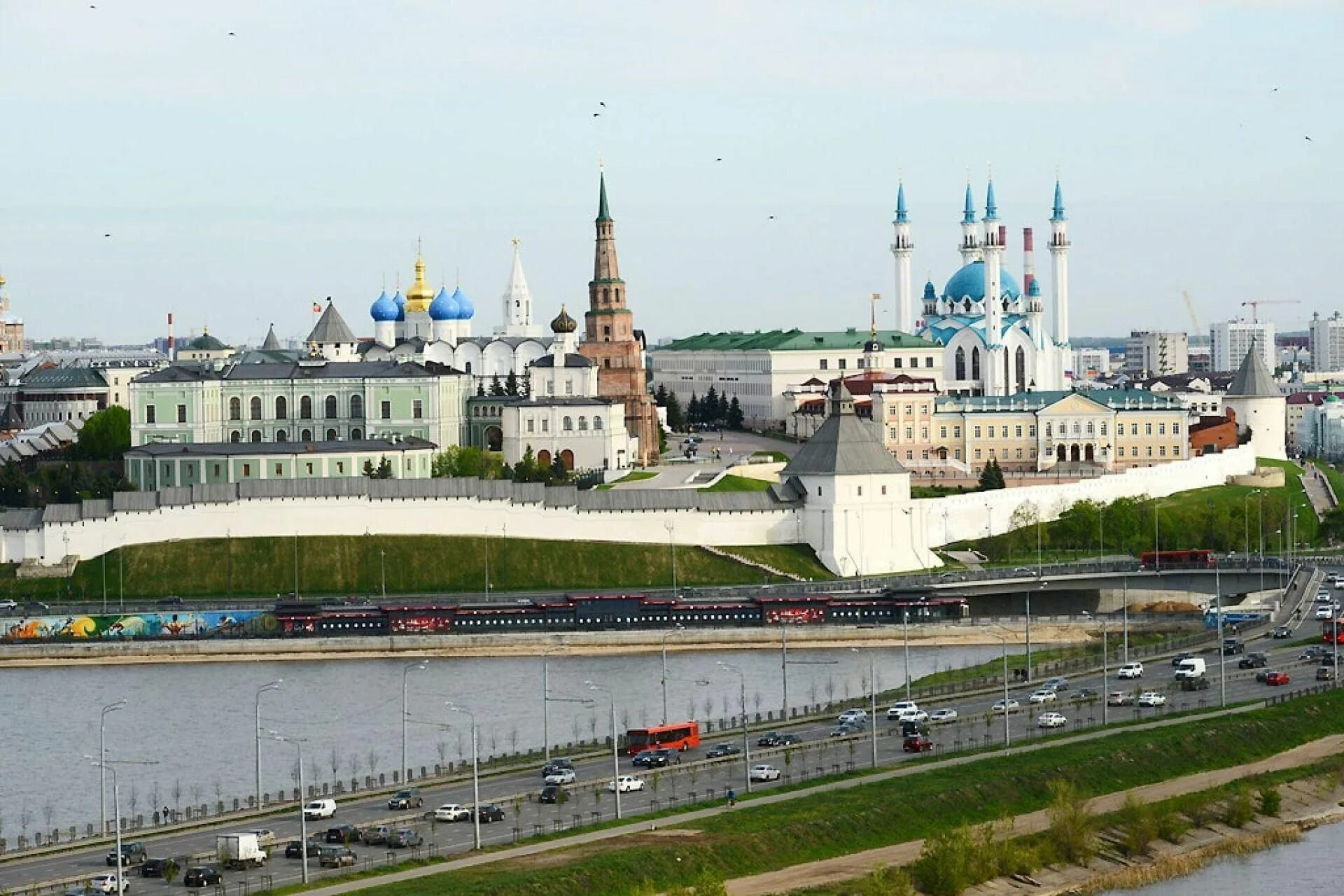 Казанский Кремль Казань. Казанский Кремль достопримечательности Казани. Кремлёвские города России Казанский Кремль. Кремлин Казань.