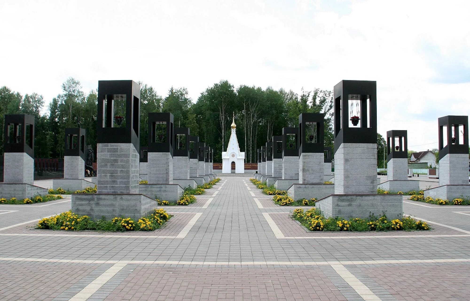 Хацунь брянская область какой район. Хацунь мемориальный комплекс. Хацунь Брянская область мемориальный комплекс. Мемориал Хацунь в Брянской области. Памятник Хацунь в Брянске.