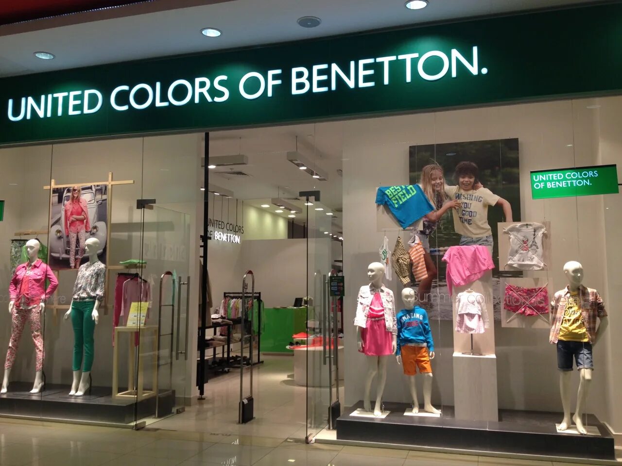 Юнайтед колорс бенеттон. Unite магазин. Магазины united colors of benetton в москве. Unite магазин. Бенеттон аутлет.