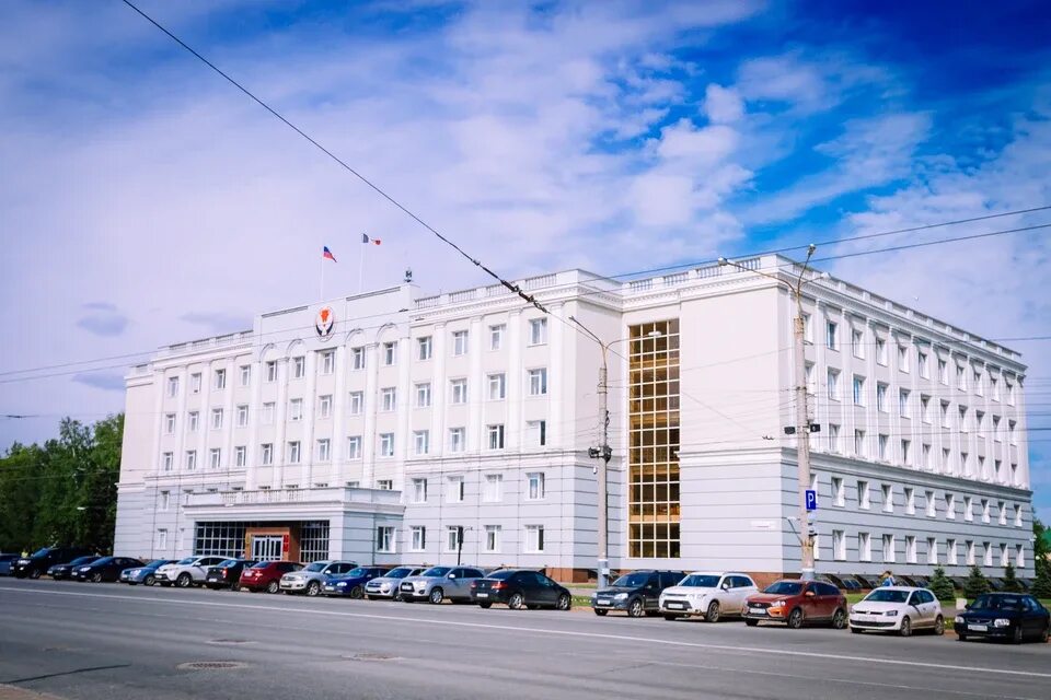 Пушкинская 214 ижевск дом правительства. Ижевск, ул. Правительство удмуртской республики. Республика удмуртия правительство. Дом правительства ижевск.