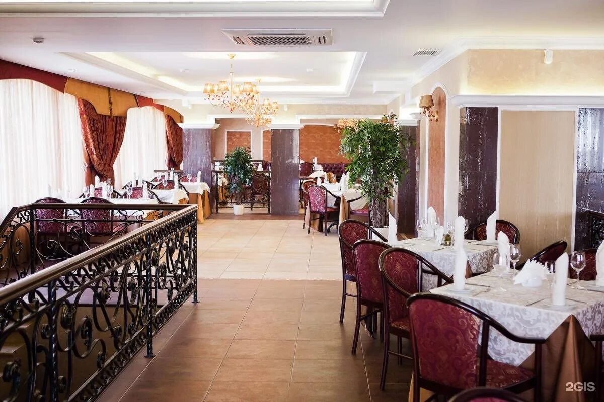 Старый пловдив ресторан зеркальный зал. Старый пловдив зеркальный зал. Пловдив ресторан на ветеранов. Кафе старый пловдив ветеранов. Старый пловдив зеркальный зал.