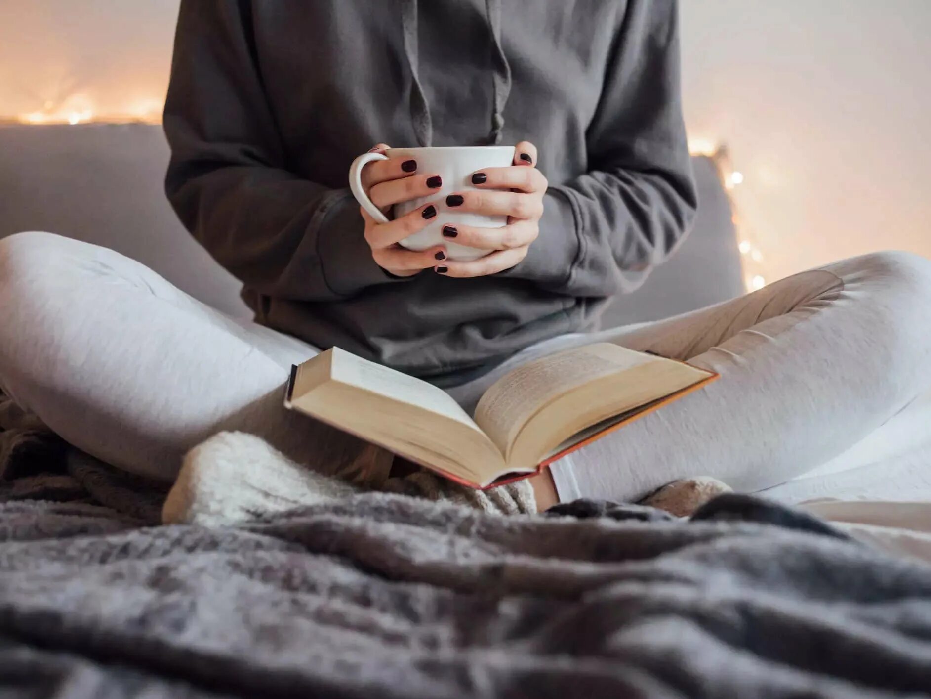1 she read a book every evening. 1 she read a book every evening