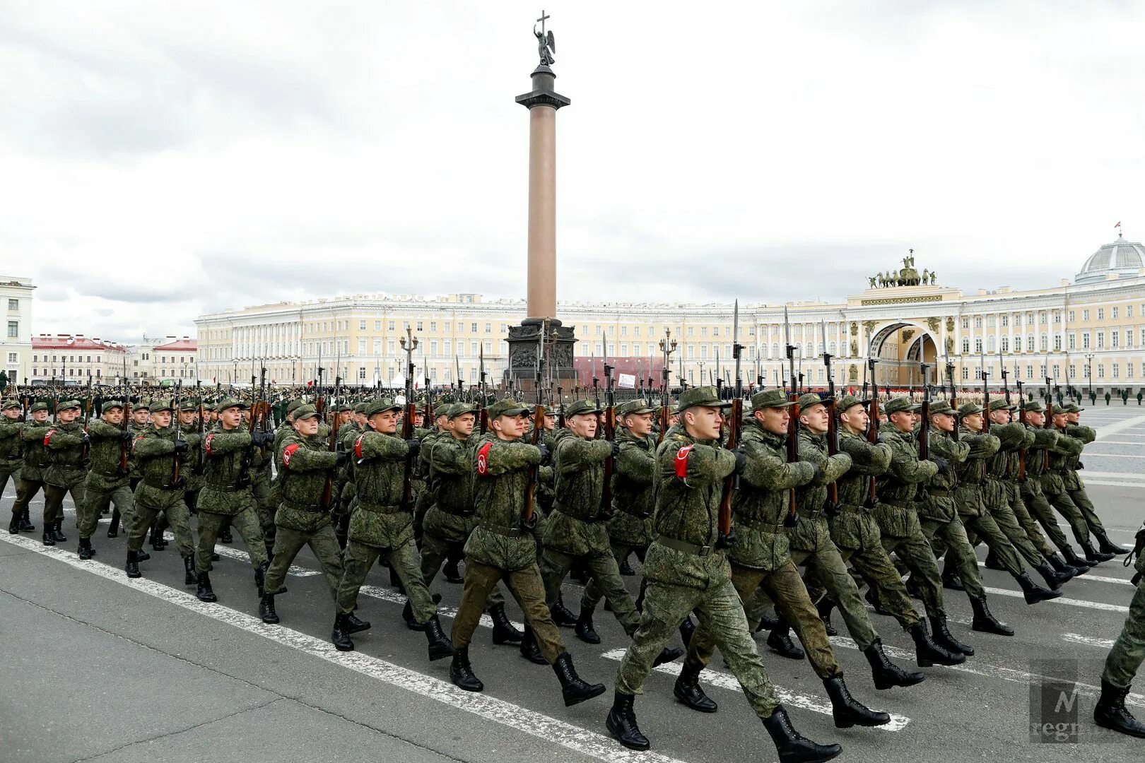 Репетиция парада мая. Репетиция парада Победы в Санкт-Петербурге 2022. Репетиция парада 9 мая Петербург 2022. Репетиция парада 2022 в Санкт-Петербурге на Дворцовой площади. Репетиция парада Победы 2022.