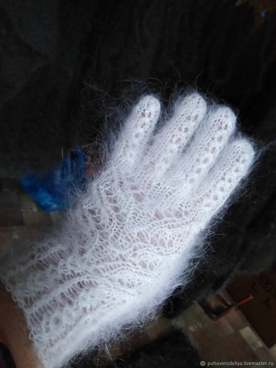 Белые пуховые перчатки. Пуховые перчатки из козьего пуха. Перчатки lace gloves lola toys. Перчатки пуховые крючком мастер класс. Перчатки пуховые ажурные.